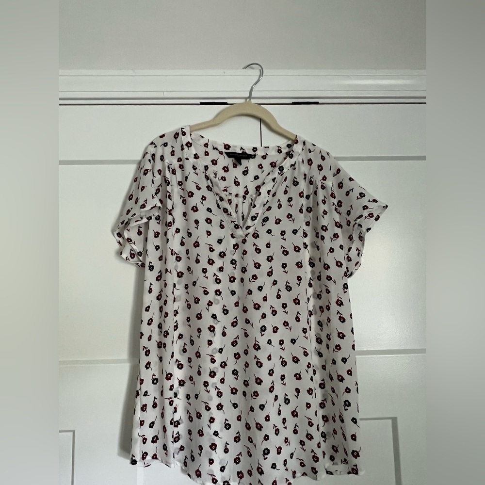 Banana Republic White Floral Top EUC Size M
